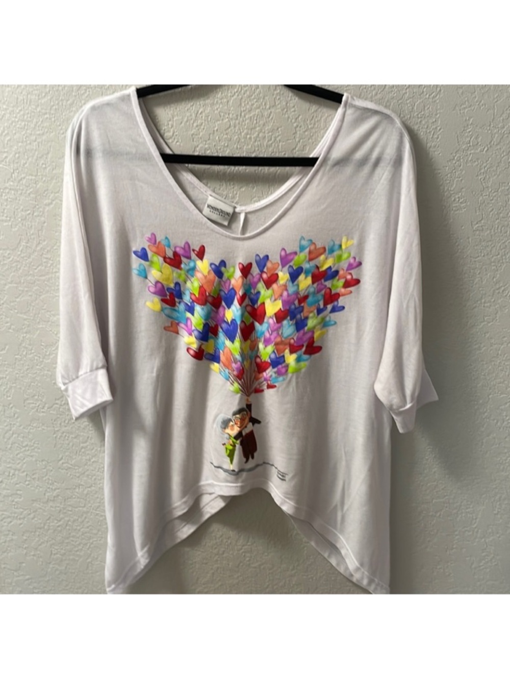 Disney WonderGround “Up” Balloon Hearts Sharkbite Hem Tee M